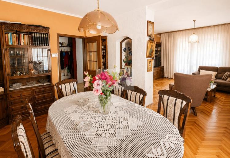 Sombor – Blizina centra – Spratna porodična kuća 246m2 sa garažom