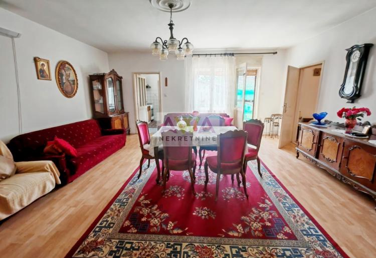 Sombor – Gornja Varoš, porodična kuća 174m2 sa nezavršenim potkrovljem, plac 727m2