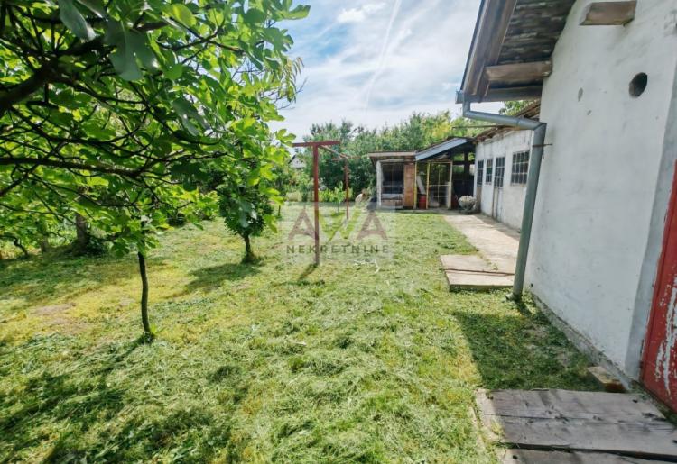 Sombor – Gornja Varoš, porodična kuća 174m2 sa nezavršenim potkrovljem, plac 727m2