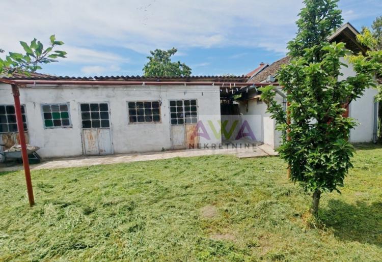 Sombor – Gornja Varoš, porodična kuća 174m2 sa nezavršenim potkrovljem, plac 727m2