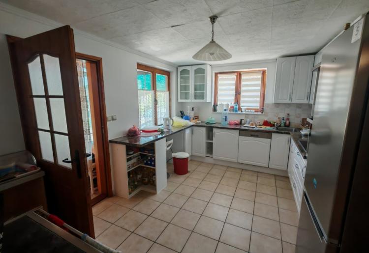 Bogojevo. Renovirana i nameštena kuća 276m2 na velikom placu od 27 ari