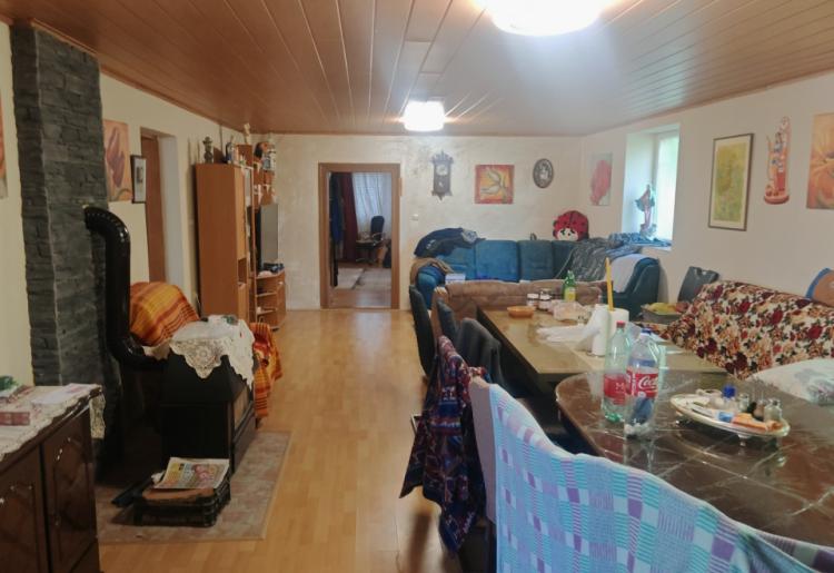 Bogojevo. Renovirana i nameštena kuća 276m2 na velikom placu od 27 ari