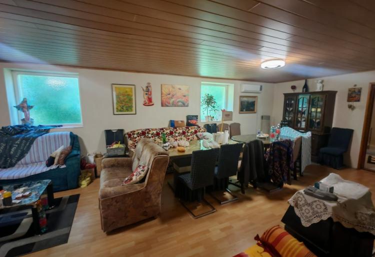 Bogojevo. Renovirana i nameštena kuća 276m2 na velikom placu od 27 ari