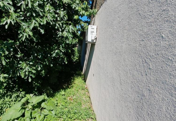 Bogojevo. Renovirana i nameštena kuća 276m2 na velikom placu od 27 ari