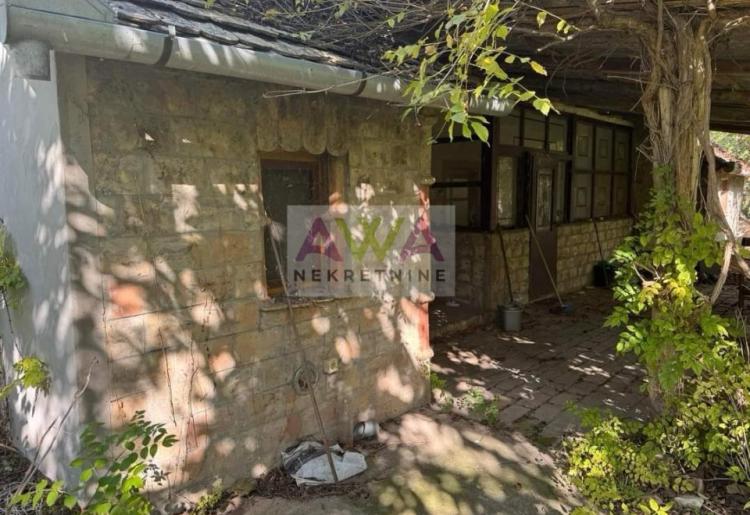 Kljajićevo – Salaš sa voćnjakom, orahom i velikom porodičnom kućom na 42 ara