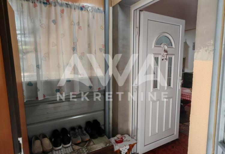Sređen dvorišni stančić 49m2. Širi centar Sombora