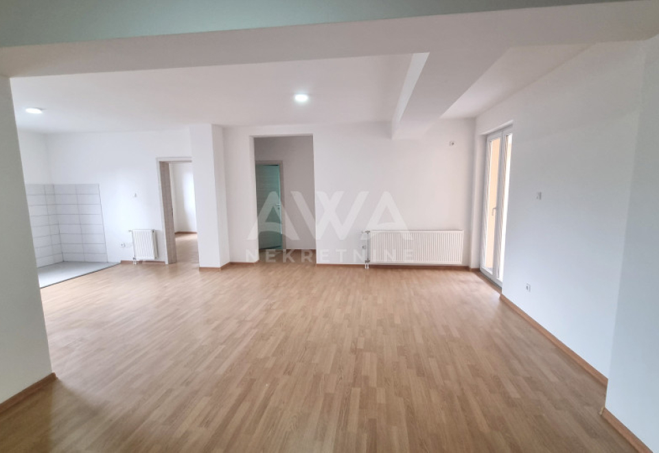 Centar Apatina. Četvorosoban stan, 97m2