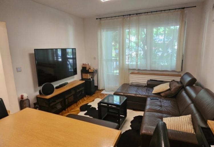 Sombor – Renoviran dvoiposoban stan 64m², I sprat, odlična porodična lokacija