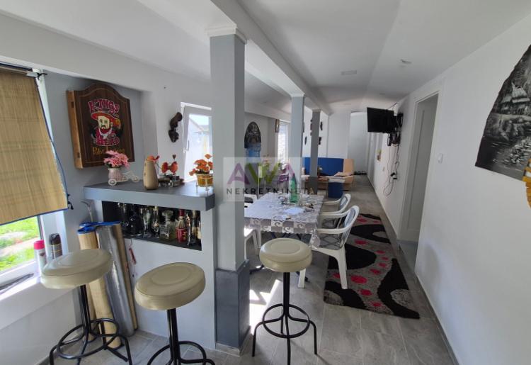 Doroslovo – Renovirana i nameštena prizemna kuća 161m², plac 1.885m²