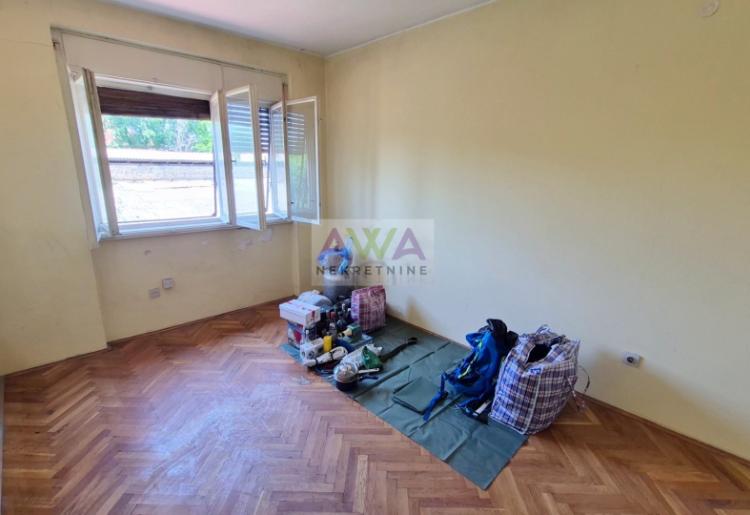  Sombor – Spratna kuća za renoviranje, 160m², plac 353m²