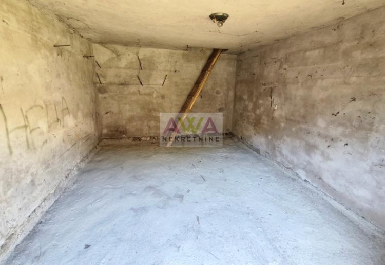  Sombor – Spratna kuća za renoviranje, 160m², plac 353m²