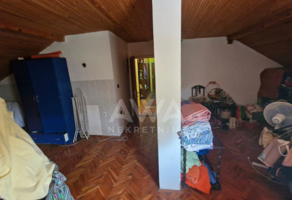Crvenka, Kuća oko 300 m2, plac 642 m2