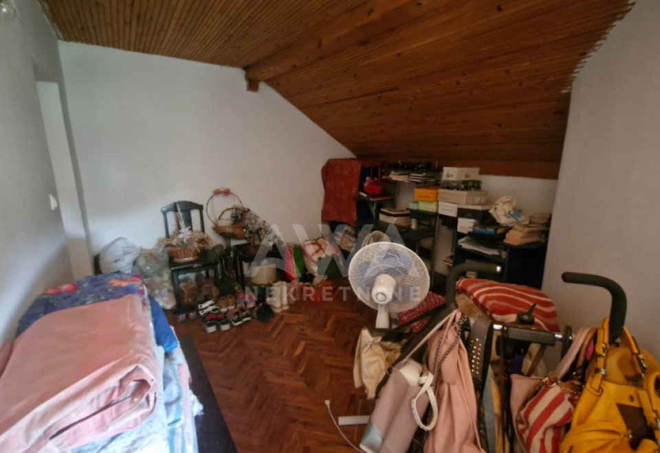 Crvenka, Kuća oko 300 m2, plac 642 m2