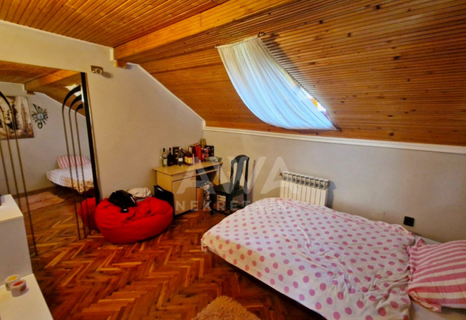 Crvenka, Kuća oko 300 m2, plac 642 m2