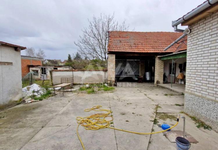 Bezdan – Trosobna kuća 152m², plac 1.839m²