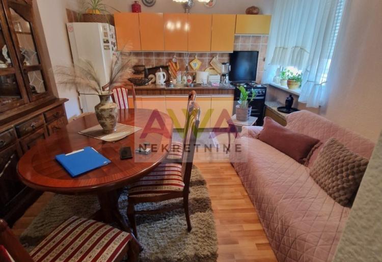 Sombor – Centar, pešačka zona – Namešten dvosoban stan 55m² sa liftom
