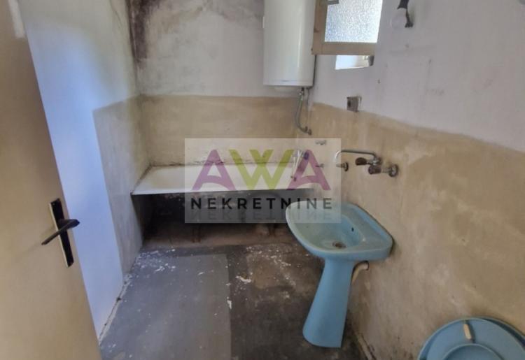 Kuća u suvlasništvu – 90m², fizički podeljena na dva stana