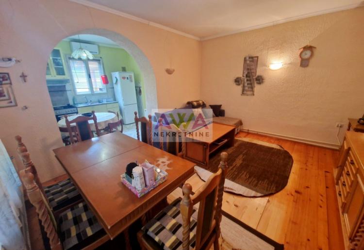 Sombor – MZ Crvenka – Renovirana dvosobna kuća 89m², plac 616m²