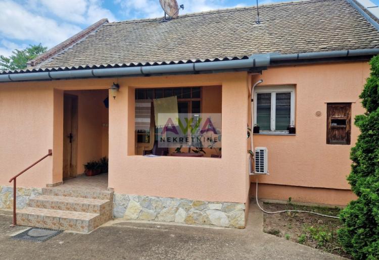 Sombor – MZ Crvenka – Renovirana dvosobna kuća 89m², plac 616m²