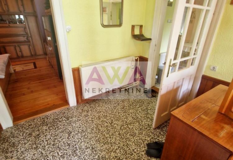 Sombor – MZ Crvenka – Renovirana dvosobna kuća 89m², plac 616m²