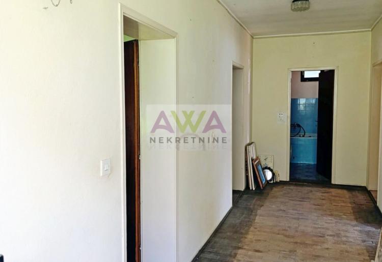 Apatin – Kuća za renoviranje, 120m² na placu od 418m²