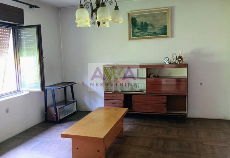 Apatin – Kuća za renoviranje, 120m² na placu od 418m²
