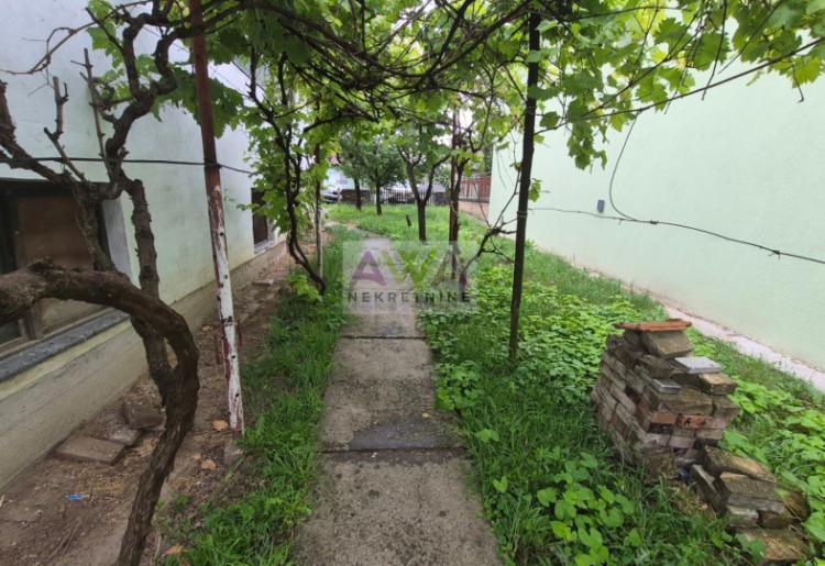 Apatin – Kuća za renoviranje, 120m² na placu od 418m²