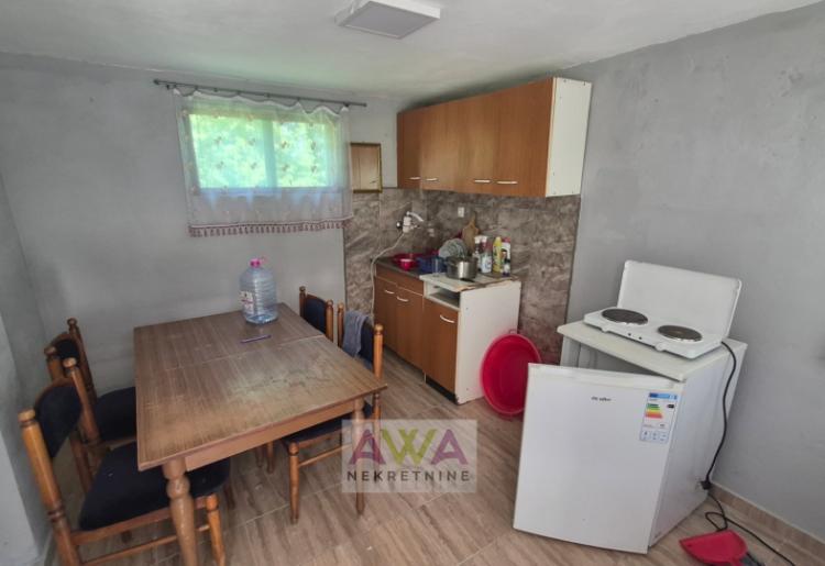 Bezdan – Baračka – Spratna vikendica 72m², treći red od vode