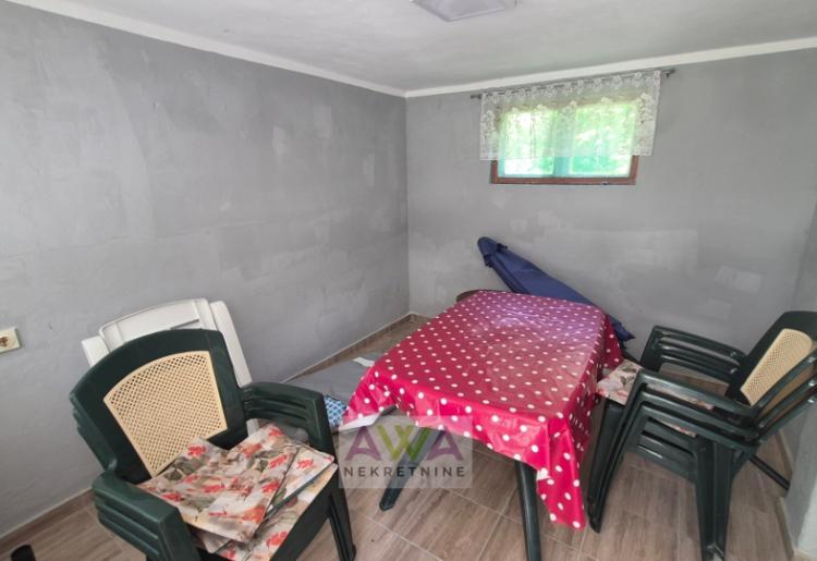 Bezdan – Baračka – Spratna vikendica 72m², treći red od vode