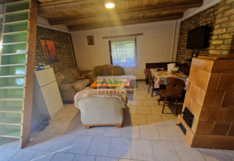 Sombor – Švrake – Renovirana vikendica na kanalu 70m², plac 675m²