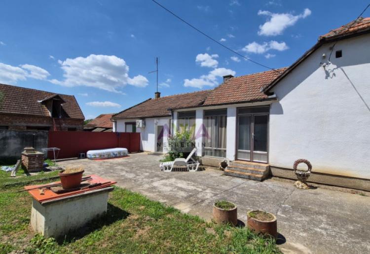 Čonoplja – Prizemna porodična kuća 91m², plac 743m²