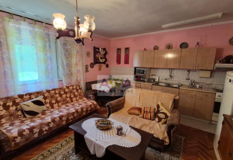 Čonoplja – Prizemna porodična kuća 91m², plac 743m²