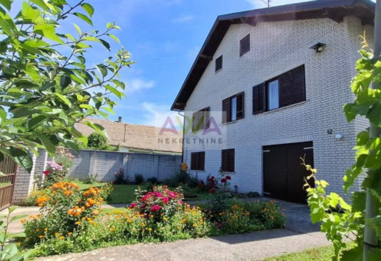 Bački Brestovac – Spratna porodična kuća 330m², plac 30 ari