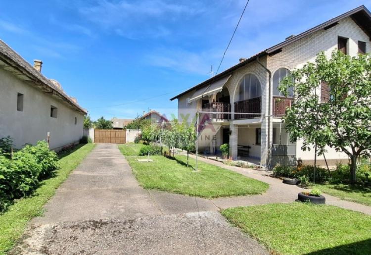 Bački Brestovac – Spratna porodična kuća 330m², plac 30 ari