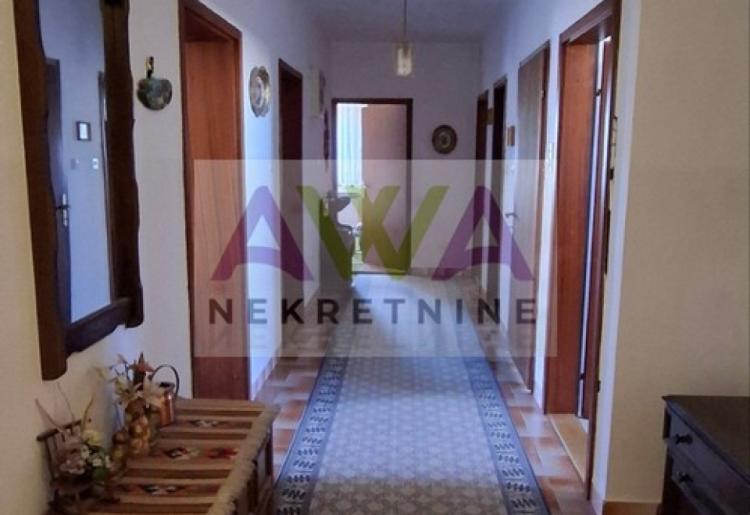 Bački Brestovac – Spratna porodična kuća 330m², plac 30 ari