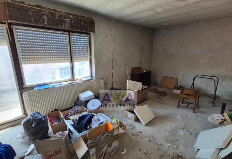 Sombor – Stambeno-poslovni objekat sa dve hale, idealan za porodični biznis