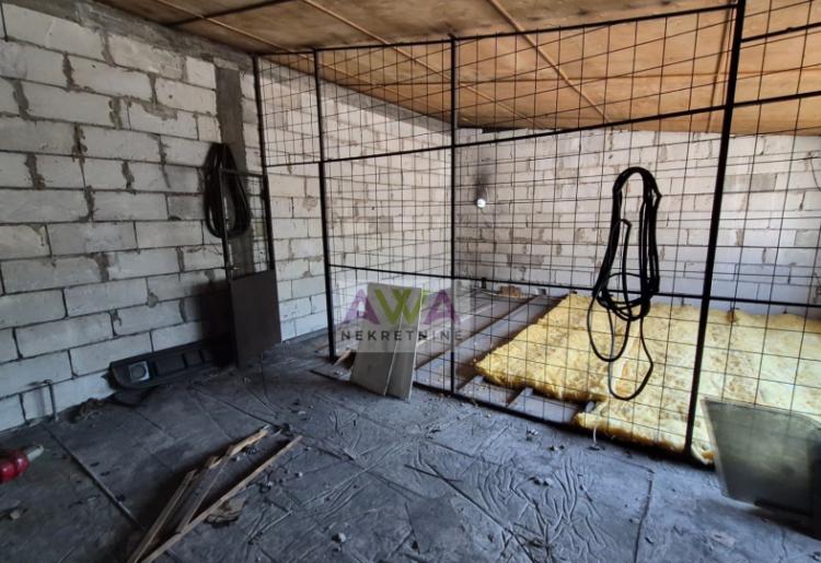 Sombor – Stambeno-poslovni objekat sa dve hale, idealan za porodični biznis