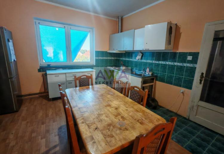 Bezdan. Porodična spratna kuća