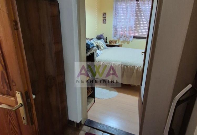 Sombor – Centar. Dvojna porodična kuća- Stan 91m² na placu od 248m²
