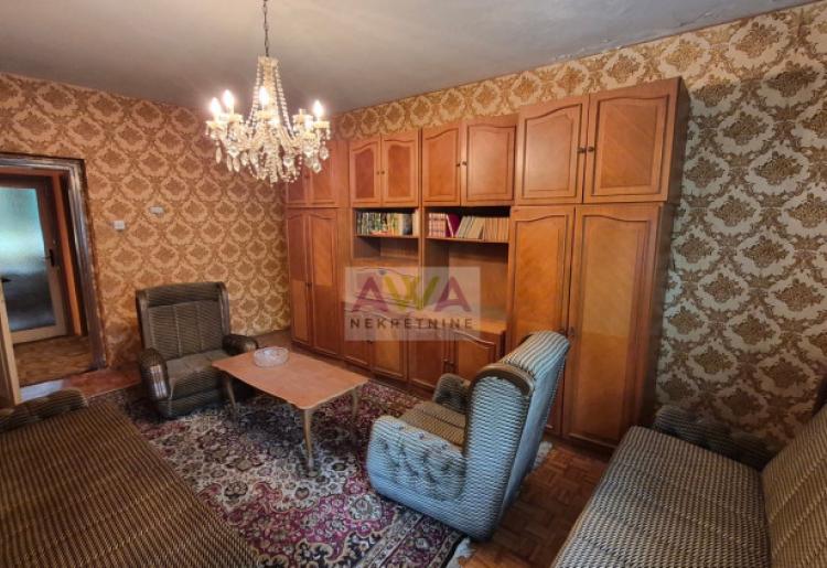Sombor – Stan za renoviranje 72m² sa garažom, II sprat, blizina bolnice