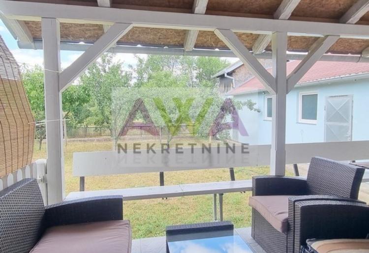 Sombor – Goge. Moderna porodična kuća oko 400m², potpuno nameštena i spremna za useljenje