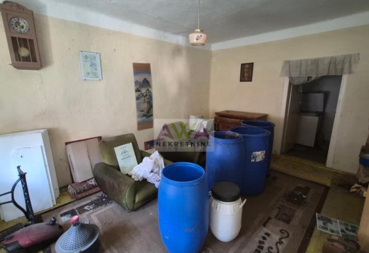Rastina – Dve kuće na jednom placu, garaža i pomoćni objekti | Cena 20.000€