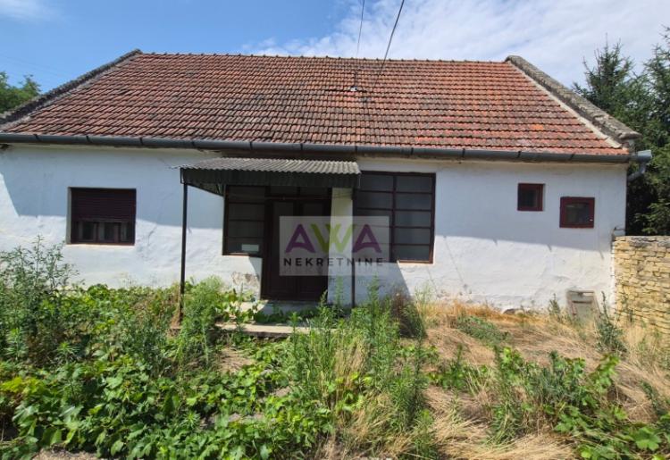 Rastina – Dve kuće na jednom placu, garaža i pomoćni objekti | Cena 20.000€