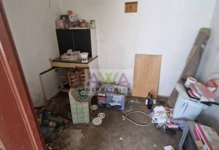 Stanišić – Prostrana porodična kuća 318m² na placu od 1.102m², izlaz na dve ulice