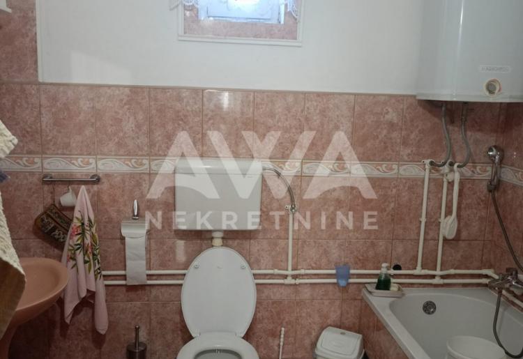 Sonta. Prizemna kuća 100m² na placu od 45,8 ari sa pomoćnim stanom