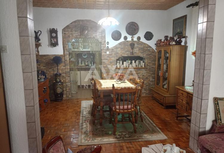 Sonta. Prizemna kuća 100m² na placu od 45,8 ari sa pomoćnim stanom
