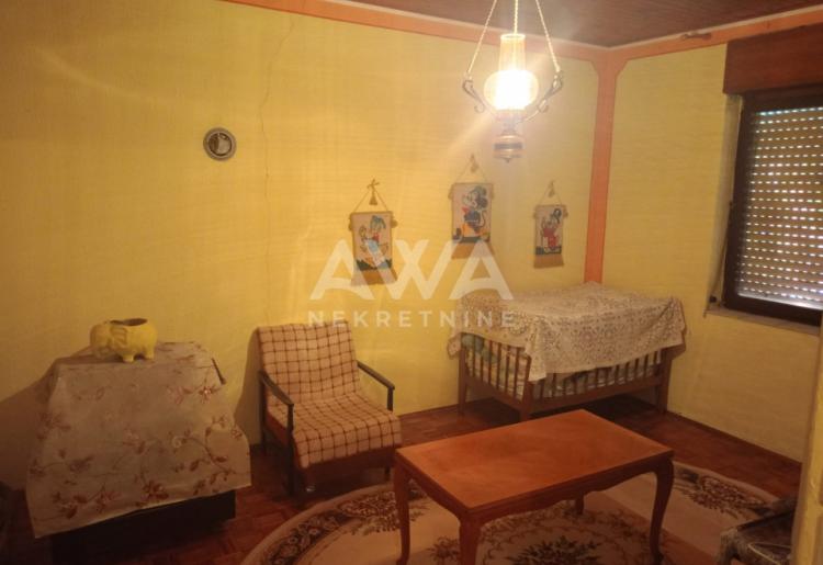 Sonta. Prizemna kuća 100m² na placu od 45,8 ari sa pomoćnim stanom