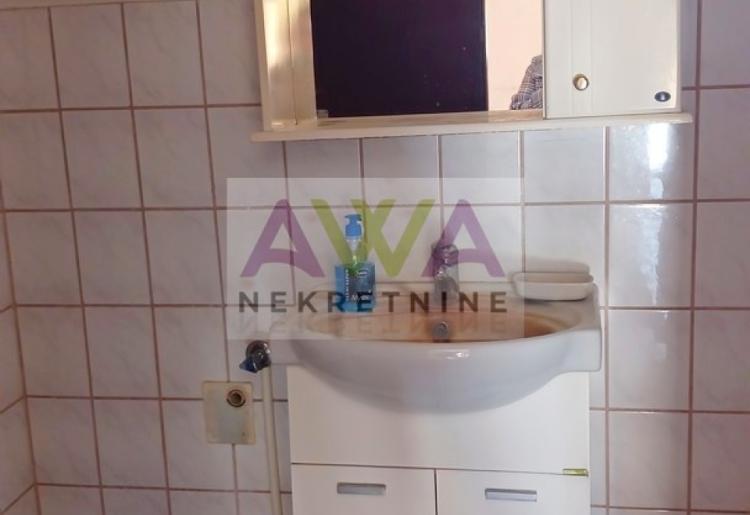 Deronje – Useljiva dvosobna kuća 93m², plac 314m²