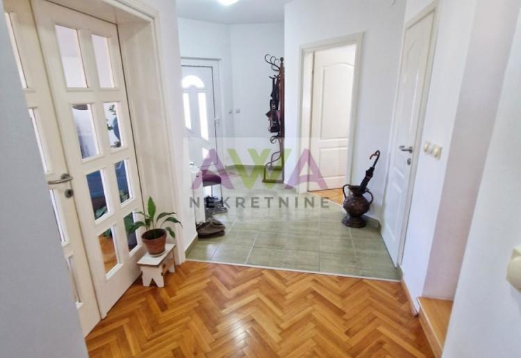 Sombor – Gornja Varoš | Moderna porodična kuća sa 5 soba, velikim dvorištem i placem od 1.372m²
