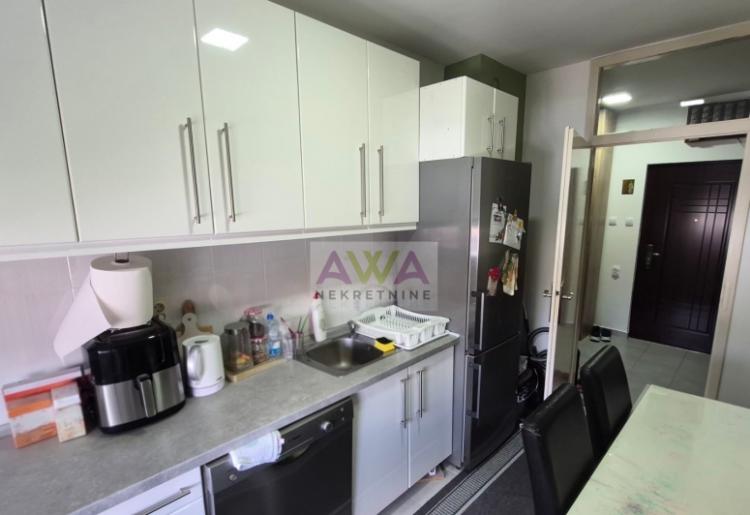 Prigrevica – Renoviran stan 76m², I sprat, centar 